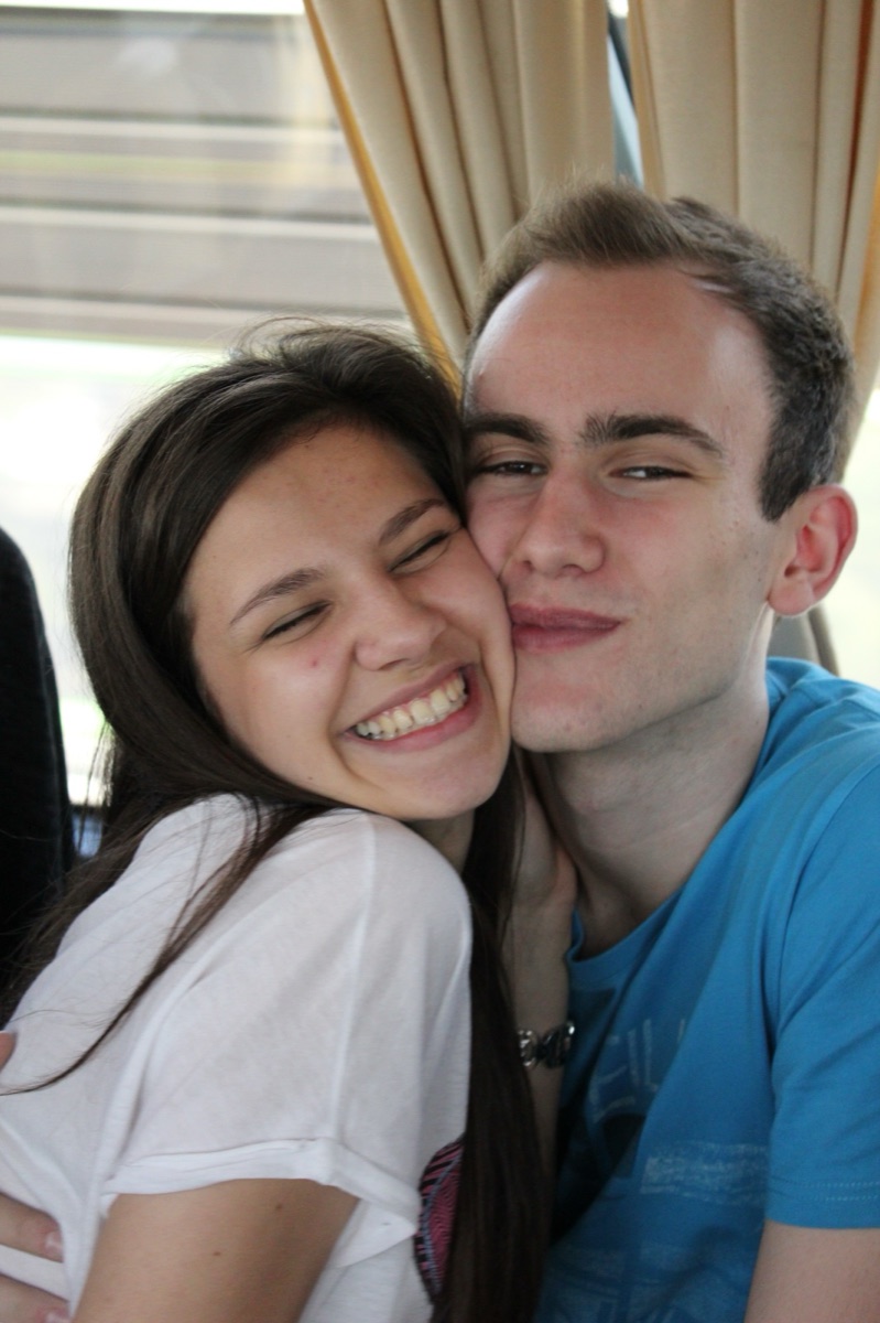 Monika i Zdeslav — zagrljaj iz prvih zajedničkih putovanja